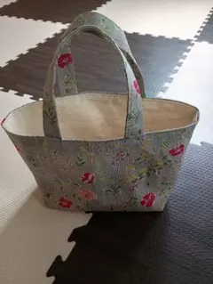ハンドメイド 花柄刺繍に見えるトートバッグ