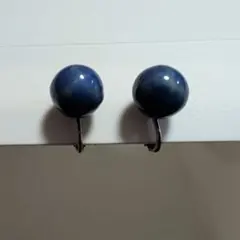 青い球体クリップ式イヤリング
