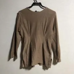 リボン付きベージュリブ編み長袖トップス