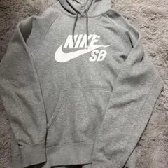 NIKE SB グレー フード付きパーカー
