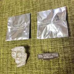 ミセス The White Lounge ピンバッジ 2個 ランダム　ホワイト