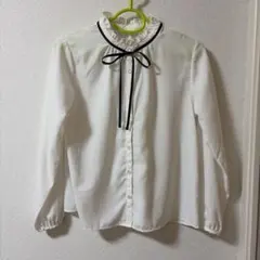 ホワイト フリル襟 リボン付きシャツ　Sサイズ