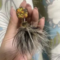 ファー付き六角形イヤリング　キラキラ　ゴールド　ハンドメイド　片耳　同梱半額