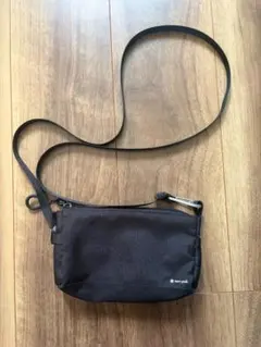 JINS×スノーピーク 非売品 サコッシュ型 ショルダーポーチ 黒 コラボ特典のサムネイル