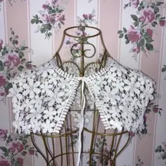 レディース　付け襟　✨新品未使用品✨フラワーレース　ホワイトカラー系　白系　素敵