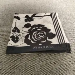 NINA RICCI 花柄ハンカチ