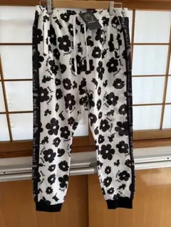 mof manul フラワープリント ジョガーパンツ　白と黒　モフマヌルＦ