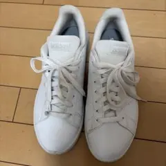 値下げ中adidasスニーカーのサムネイル