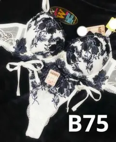 B75 ブラショーツセット　紐パン　レース フラワー　三上悠亜　豪華 Tバック