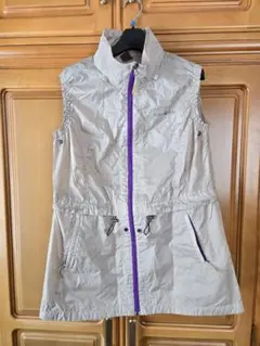 レディ用モンベル ナイロンベスト ベージュ 刺繍ロゴ 海外輸入古着