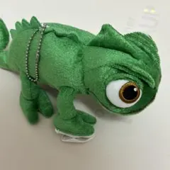 ディズニー　ラプンツェル　パスカル　肩のせぬいぐるみ