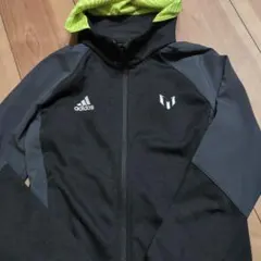 美品☆アディダスの長袖パーカー　140