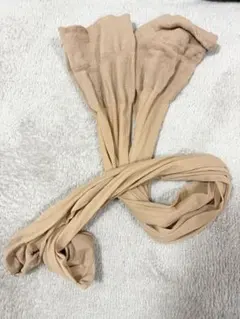 ベージュ色　太もも丈のストッキング