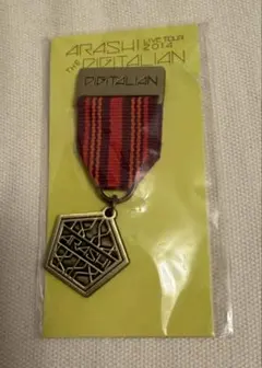 嵐 LIVE 2014 THE DIGITALIAN 会場限定 ピンバッジ 赤