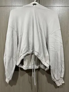 ベージュ パーカー