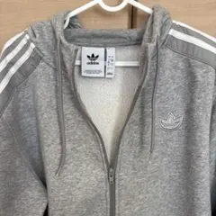 adidas グレー 3ストライプ パーカー