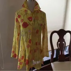 チューリップ柄ブラウス