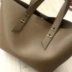CHARLES & KEITH ダブルハンドル スローチーバッグ ポーチ付