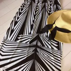 mlle Gabrielle モノトーン　スカートのサムネイル