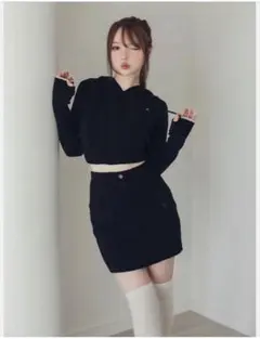 andmary ブラック タイトスカート ミニ丈 ハート刺繍のサムネイル