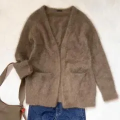 美品　ノンブルアンペール ふんわり起毛ウール　Vネックカーディガン ブラウンのサムネイル
