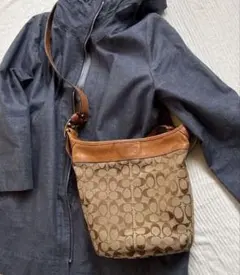 コーチCoach ショルダーバッグ　シグネチャー　レザー キャンバス 肩掛け
