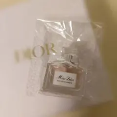 Miss Dior オードゥ パルファン ミニ香水のサムネイル