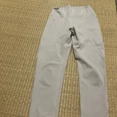 ベージュ スラックス