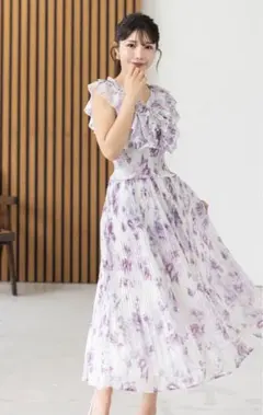 フリル付きパール装飾ウエストシャーリングフラワープリントプリーツワンピース
