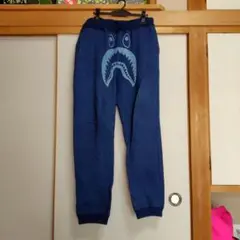 アベイシングエイプシャークindigoスウェットパンツ