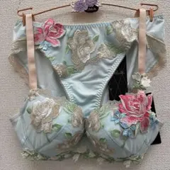 Item thumbnail for item e9b37952-8ece-4cd9-a5cd-ea3694584180