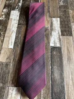 Mr. JUNKO シルクネクタイ 赤地に黒のストライプ