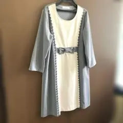 ギャラリービスコンティ　訳あり リボン付きグレーアイボリーひざ丈ワンピース
