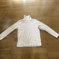 UNIQLO タートルネックベージュのトップス
