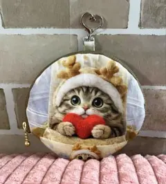 ハンドメイド　赤ハートクッション猫ちゃんフラットポーチ