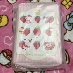 サンリオ いちご新聞 50周年 マルチポーチ　新品