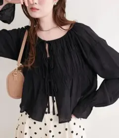 新品natural couture 楊柳シャーリングリボンブラウス ブラック黒のサムネイル