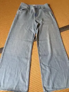 UNIQLO JEANS ワイドレッグ デニムパンツ ライトブルー　生地薄め