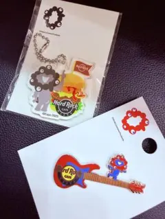 ハードロックカフェ ミャクミャク ピンバッチ 黒 赤青 - メルカリ