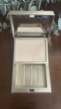 CLARINS Everlasting Compact 105 nudeのサムネイル