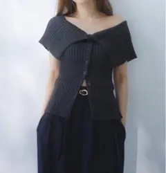 SNIDEL フロント釦オフショルニットプルオーバー ダークグレー