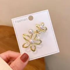 ブローチ　お花　パール　蝶々　ゴールド　上品　高見え プレゼント　フォーマル　金