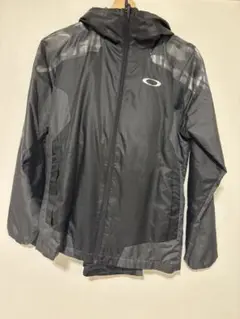 Oakley ブラック ウィンドブレーカー