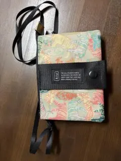 KiU トラ柄 ナイロン サコッシュのサムネイル