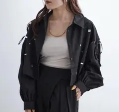 NICE CLAUP 袖リボンビジュー付シャツ　ブラック　FREEサイズ