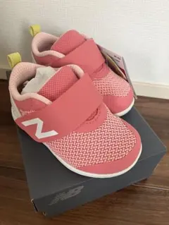 New Balance ピンク スニーカー