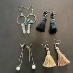 多様なデザインのピアスセット