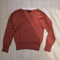 オレンジ Vネック セーター ボタン付き