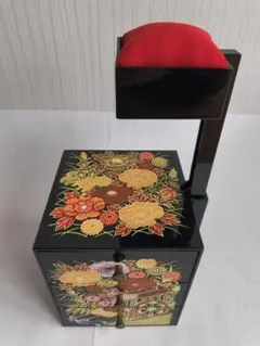 和花柄プラスチック小物入れ、裁縫箱に使えます