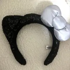 ユニバ ハローキティ カチューシャ 黒スパンコール